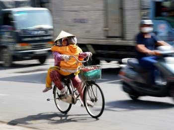 Chuyến 'du lịch' Sài Gòn trên xe đạp của người con gái 21 năm chưa thể 'gọi mẹ' - ảnh 13