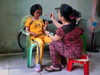 Chuyến 'du lịch' Sài Gòn trên xe đạp của người con gái 21 năm chưa thể 'gọi mẹ' - ảnh 6