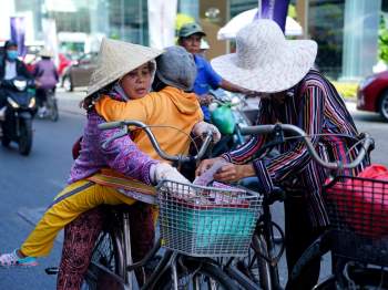 Chuyến 'du lịch' Sài Gòn trên xe đạp của người con gái 21 năm chưa thể 'gọi mẹ' - ảnh 10
