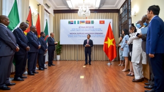 Việt Nam tặng kít thử virus SARS-CoV-2 cho 5 nước châu Phi