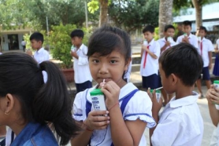 Vinamilk la don vi trien khai sua hoc duong tai Tra Vinh