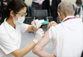 Từ 4/2021: Nhật Bản tiêm vaccine cho người cao tuổi - Ảnh 1.