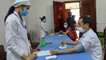 Campuchia​ tiem vaccine COVID-19 cho can bo ngoai giao nhieu nuoc hinh anh 2