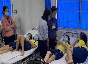 Vũng Tàu: 40 học sinh tiểu học nhập viện nghi ngộ độc thức ăn - Ảnh 1