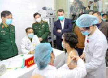 Việt Nam chính thức tiêm thử nghiệm vaccine COVID-19 