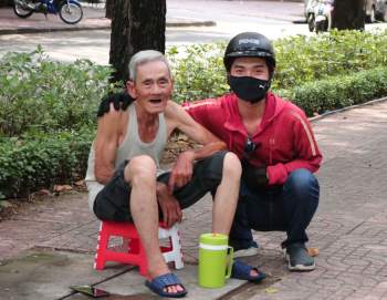Ông cụ U.90 đẩy xe kem khắp Sài Gòn: 'Bán' kỉ niệm tuổi thơ cho dân 7-8X - ảnh 9