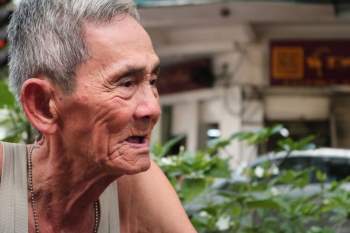 Ông cụ U.90 đẩy xe kem khắp Sài Gòn: 'Bán' kỉ niệm tuổi thơ cho dân 7-8X - ảnh 2