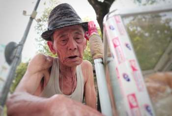 Ông cụ U.90 đẩy xe kem khắp Sài Gòn: 'Bán' kỉ niệm tuổi thơ cho dân 7-8X - ảnh 6