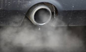 Anh cấm ô tô chạy xăng vào năm 2030 để không phát thải -0