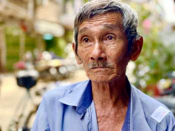 Bố già 72 tuổi 23 năm đạp xích lô khắp Sài Gòn nuôi con gái tâm thần - ảnh 4