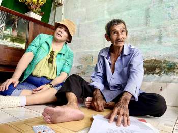 Bố già 72 tuổi 23 năm đạp xích lô khắp Sài Gòn nuôi con gái tâm thần - ảnh 2