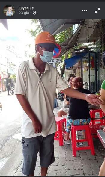 Người đàn ông đi xin tiền khiến nhiều người bức xúc “cái bang” tái xuất ở Đà Nẵng Ảnh: Cắt từ clip