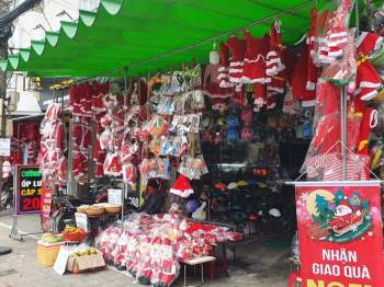 Người dân Đà Nẵng tiết kiệm sau dịch Covid-19, các shop Giáng sinh... chờ khách - ảnh 4