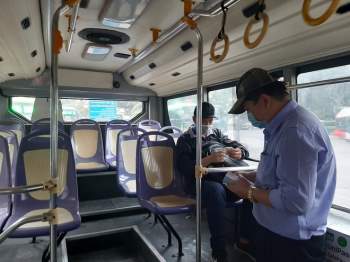 Năm 2020 bạn kiếm bao nhiêu tiền: Tài xế xe buýt nhớ nghề phụ... bắt móc túi - ảnh 1
