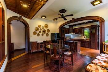 Căn nhà vườn xây 10 năm vẫn đẹp hút mắt với nội thất gỗ và cây xanh quanh nhà ở Nha Trang - Ảnh 10.
