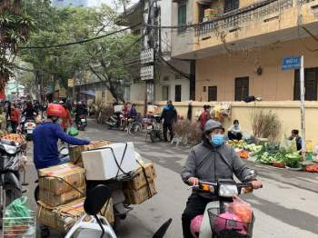Hình ảnh Hà Nội phong tỏa ngõ 49 Dịch Vọng nơi có ca mới nhất trong cộng đồng - Ảnh 4.
