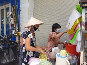 Quán ăn hẻm Q.3 bị phong tỏa vì ca nghi nhiễm: ‘Chắc cơm đem phát từ thiện’ - ảnh 3