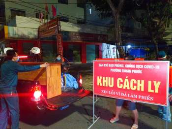 Dỡ phong tỏa khu vực quán bar Đà Nẵng: 'Biết ơn người canh cho chúng tôi ngủ' - ảnh 2