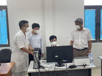 Thứ trưởng Nguyễn Trường Sơn kiểm tra đột xuất Bệnh viện dã chiến 2 Bắc Giang - Ảnh 3.