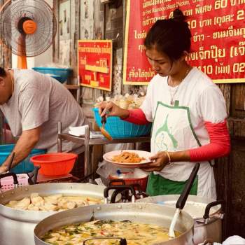 Quán cơm cà ri 50 tuổi ở Thái Lan: Hình thức 