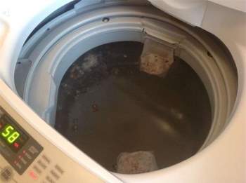 Máy giặt bẩn gây ra rất nhiều hệ lụy