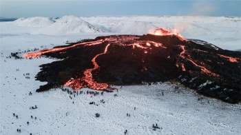 Cảnh đẹp nghẹt thở ở xứ sở băng - lửa khiến du khách ngỡ như lạc vào cõi tiên - 2