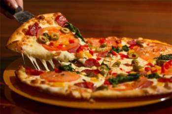 Các nhà ẩm thực thế giới tôn vinh bánh pizza như một phần của tinh hoa ẩm thực.
