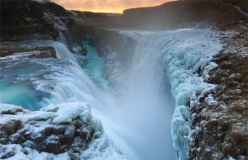 Choáng ngợp những thác nước đẹp ngoạn mục ở 'xứ băng đảo' - 2