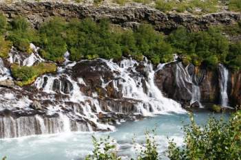 Choáng ngợp những thác nước đẹp ngoạn mục ở 'xứ băng đảo' - 5