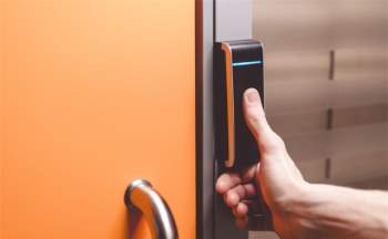 Khóa cửa vân tay có an toàn không là nỗi trăn trở của nhiều người. (Ảnh: Shutterstock)