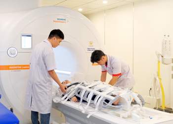 Đà Nẵng hiện là nơi duy nhất ở miền Trung - Tây Nguyên có máy MRI 3.0 Tesla Lumina Siemens hiện đại hàng đầu thế giới của Đức, tầm soát được cả ung thư và đột quỵ option