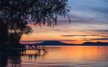 Balaton là hồ nước ngọt ở Hungary. Đây cũng là hồ nước ngọt lớn nhất Trung Âu.