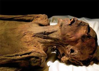 Người Ai Cập cổ đại tin rằng mở miệng xác ướp có thể phục hồi giác quan của người chết sau khi họ qua thế giới bên kia.