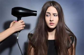 Để máy sấy sát đầu không giúp bạn sấy nhanh hơn, ngược lại nó còn gây hư tổn tóc và da đầu. 