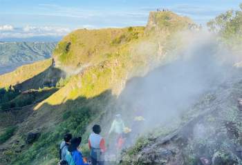  'Săn mây, đón bình minh' trên đỉnh núi lửa Batur ảnh 15