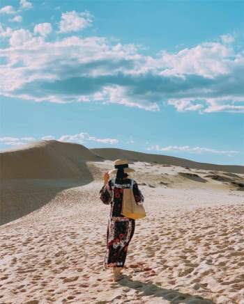 Trải nghiệm cảm giác lạc vào ‘sa mạc thu nhỏ’ với cồn cát xinh đẹp ở Quảng Bình - 3