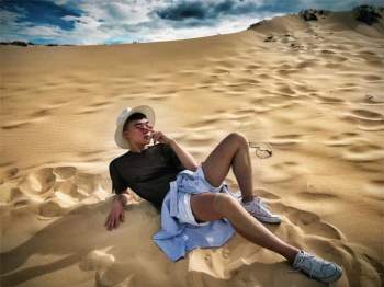 Trải nghiệm cảm giác lạc vào ‘sa mạc thu nhỏ’ với cồn cát xinh đẹp ở Quảng Bình - 7