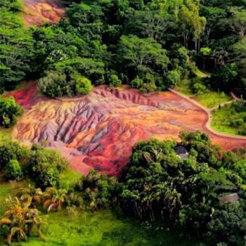 Vùng đất 'cầu vồng' độc đáo - thiên đường có thật của đảo quốc Mauritius bé nhỏ - 1