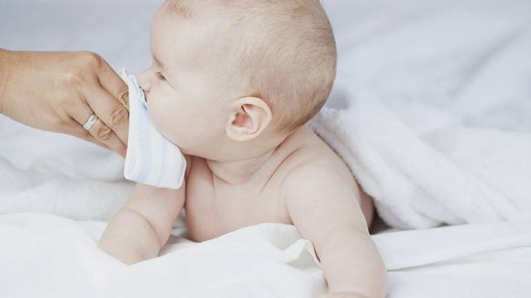 Cách chữa đờm cho trẻ sơ sinh 2 tháng tuổi đơn giản an toàn