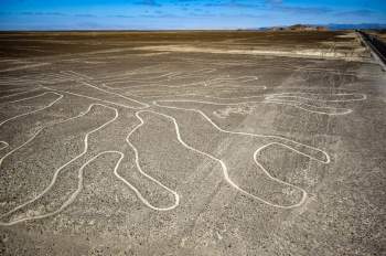 7. Đường kẻ Nazca với hơn 300 hình vẽ bí ẩn trên sa mạc Peru là một trong những thách thức lớn của con người trong việc hiểu rõ về mục đích và ý nghĩa của chúng.