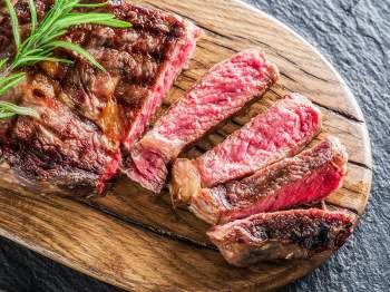 Bạn có thể bảo quản thịt bò tươi lâu trong tủ lạnh. Ảnh: Internet