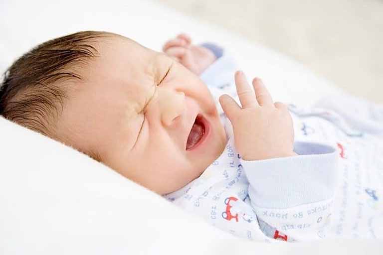 Nguyên nhân khiến trẻ sơ sinh khó ngủ
